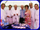 Das goldene Jubilum in Schffern mit Monika Martin und Prof. Werner Reischl beim WhiteStars-CD-Stand