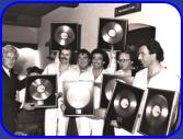 1986 Ariola-Boss Stephan Friedberg berreicht Doppelgold in Graz